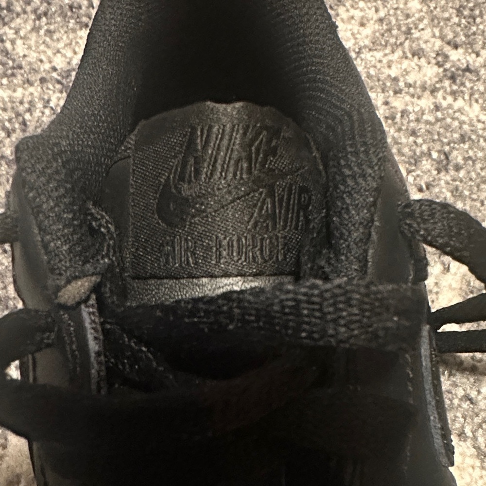 Nike Kids All-Black Sneakers Air Force 1 - Picture 8 of 12